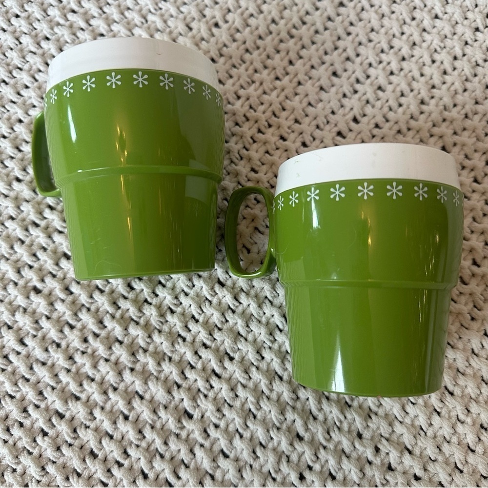 Vintage Avocado Green New-Mar Plastic Insulated Coffee Cups Daisy Design Set 2 - Picture 6 of 9